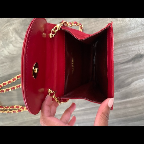 Red vintage mini Chanel flap coin bag - Picture 6 of 6